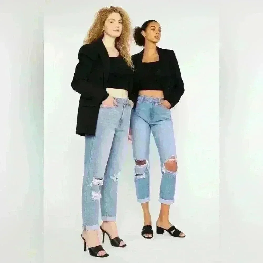 Mom Jeans - Picture 4 of 12